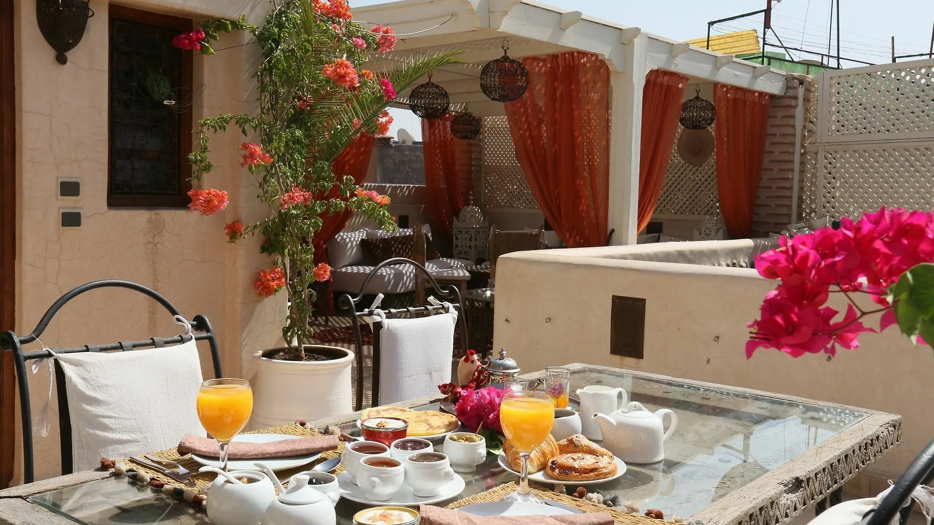 Riad Jaune Safran Entire House Marrakesh Bed and breakfast